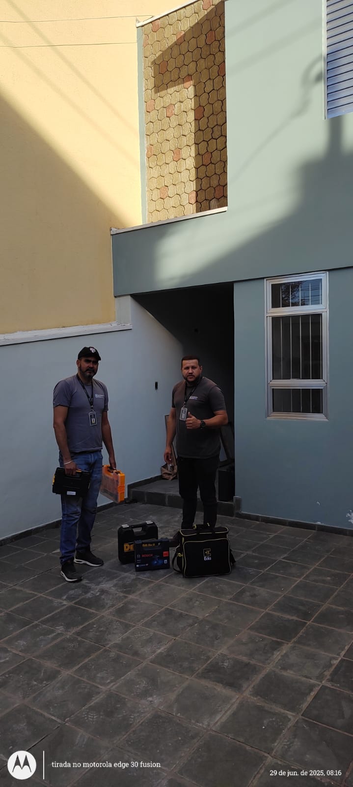 Serviço elétrico realizado por Genilson Amaral